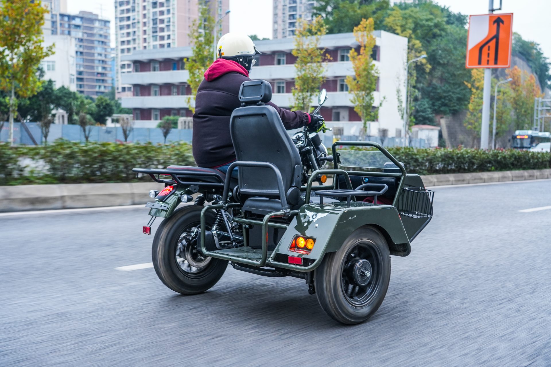 银钢巡逻者200(军绿色)骑行实拍(12)
